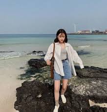 Outfit Liburan ke Pantai: