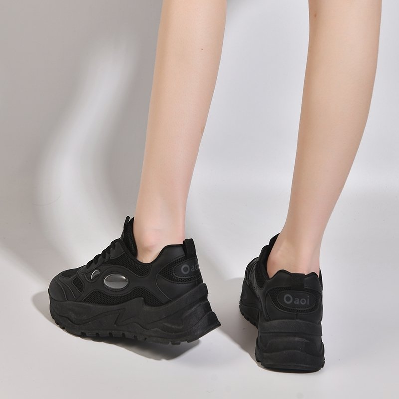 Chunky Sneakers: